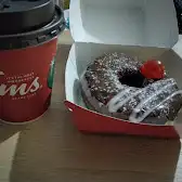Tim Hortons storefront and interior at 2480 Gerrard St East, Scarborough, ON