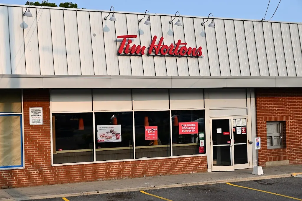 Tim Hortons storefront and interior at 7689 Yonge St, Thornhill, ON