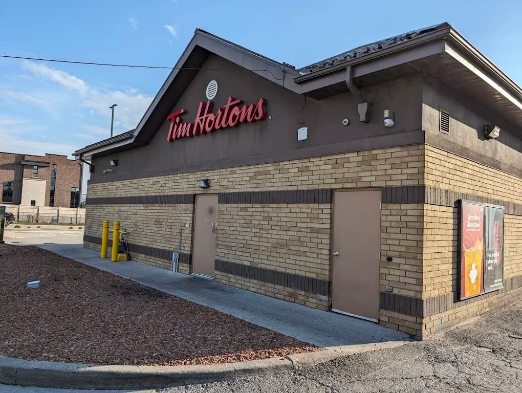 Tim Hortons storefront and interior at 9200 Bathurst St, Thornhill, ON