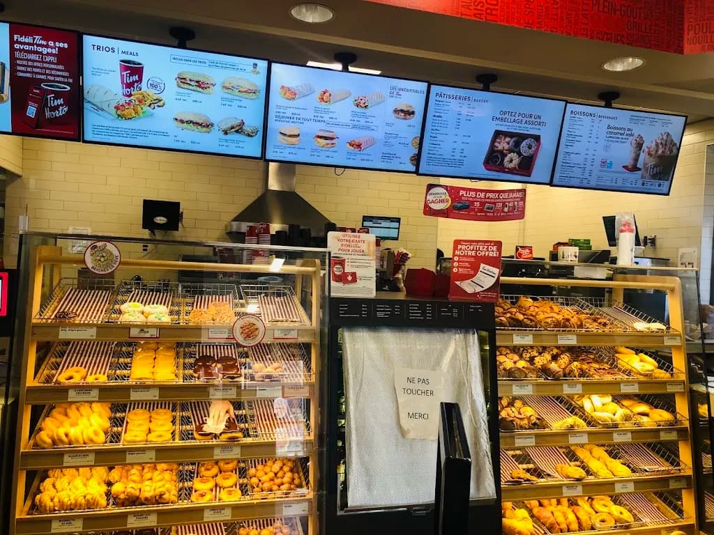 Tim Hortons storefront and interior at 7500, Boul Des Galeries-danjou, Anjou, QC
