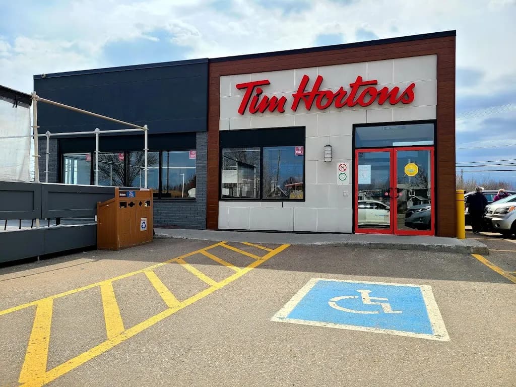 Tim Hortons storefront and interior at 3587 Boul Harvey, Jonquiere, QC