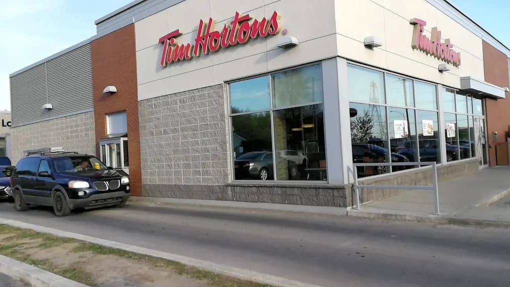 Tim Hortons storefront and interior at 340, Montee Du Comte, Les Coteaux, QC