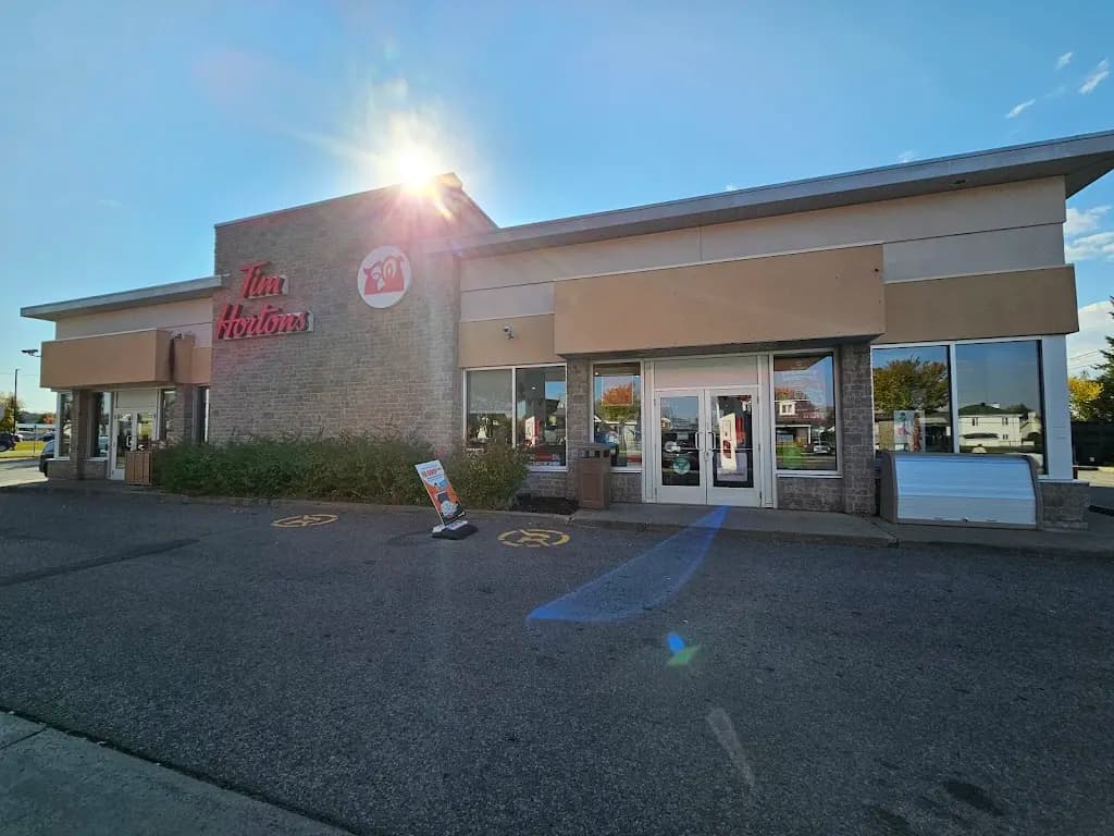 Tim Hortons storefront and interior at 800 Av Taniata, Levis, QC
